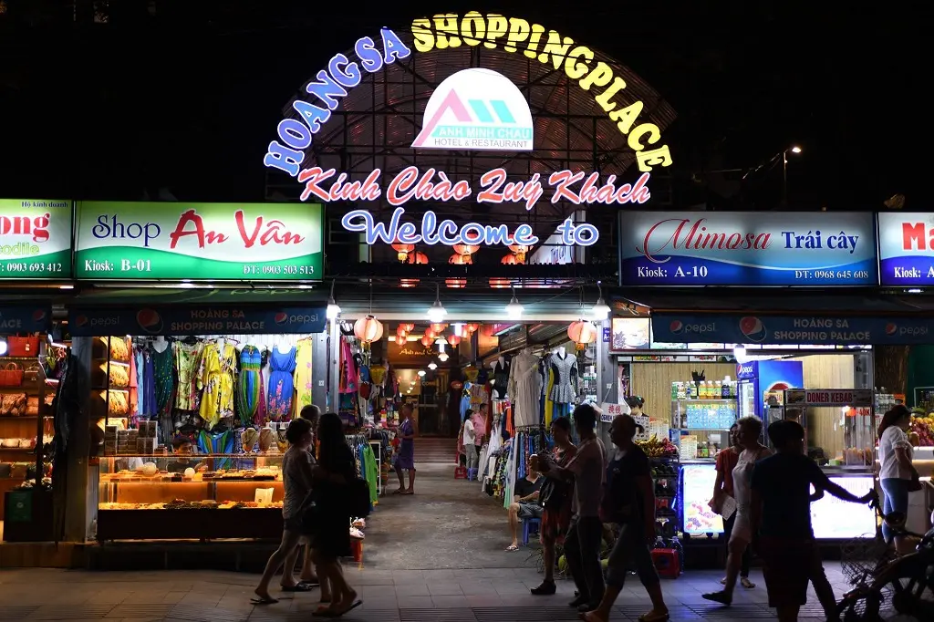 Gh&eacute; ngay Nh&agrave; h&agrave;ng Ho&agrave;ng Sa ngay giữa l&ograve;ng th&agrave;nh phố Nha Trang 9