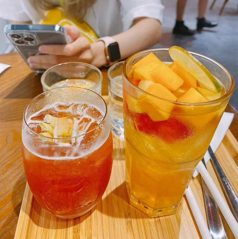 Gh&eacute; thăm loạt qu&aacute;n cafe tone trắng ở Nha Trang cực xịn s&ograve; 4