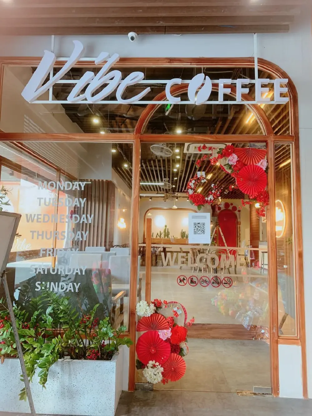 Gh&eacute; thăm loạt qu&aacute;n cafe tone trắng ở Nha Trang cực xịn s&ograve; 2