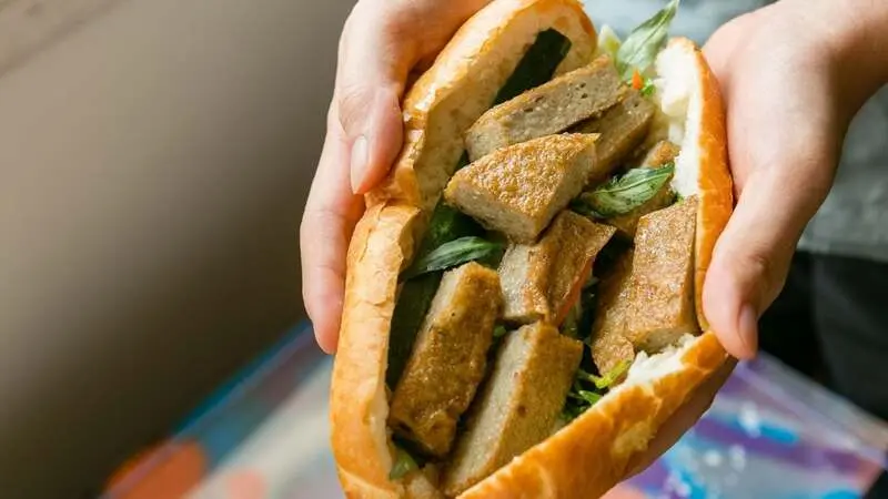 Gợi &yacute; 5 h&agrave;ng b&aacute;nh m&igrave; chả c&aacute; Nha Trang thơm ngon đậm đ&agrave; 2