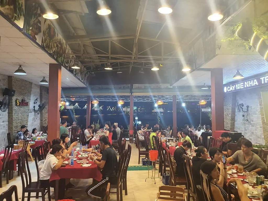 Kh&aacute;m ph&aacute; thi&ecirc;n đường hải sản tại Nh&agrave; h&agrave;ng C&acirc;y Me Nha Trang 12