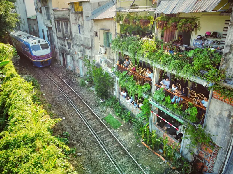Lộ diện qu&aacute;n c&agrave; ph&ecirc; đường t&agrave;u ngay ở Nha Trang 2