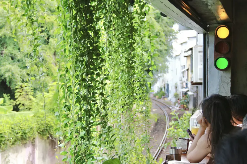 Lộ diện qu&aacute;n c&agrave; ph&ecirc; đường t&agrave;u ngay ở Nha Trang 8