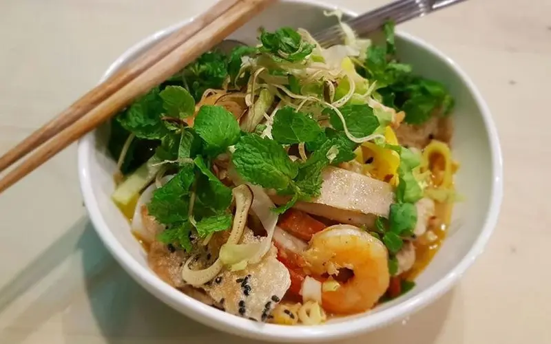 M&igrave; Quảng Nha Trang: M&oacute;n ăn tưởng quen nhưng rất mới lạ 10