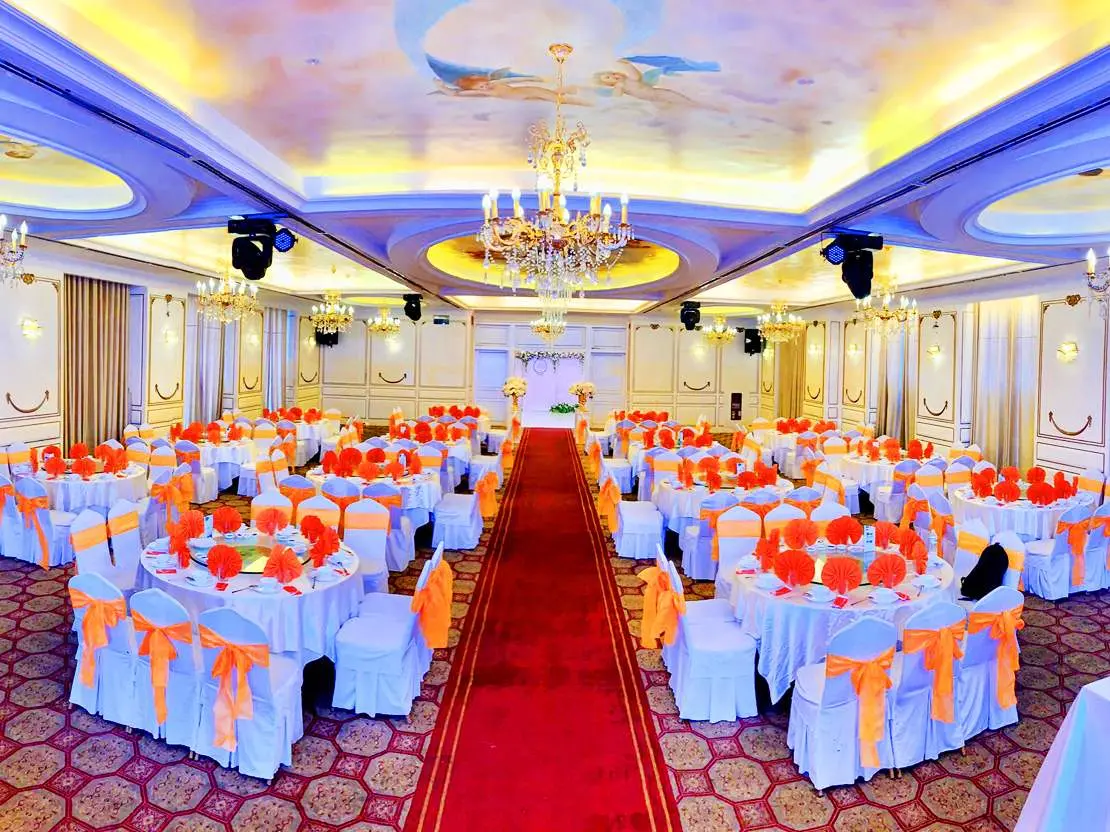 Nh&agrave; h&agrave;ng Đ&egrave;n Lồng Đỏ Nha Trang - Thưởng thức ẩm thực đặc sắc trong kh&ocirc;ng gian ho&agrave;ng gia, sang trọng 9