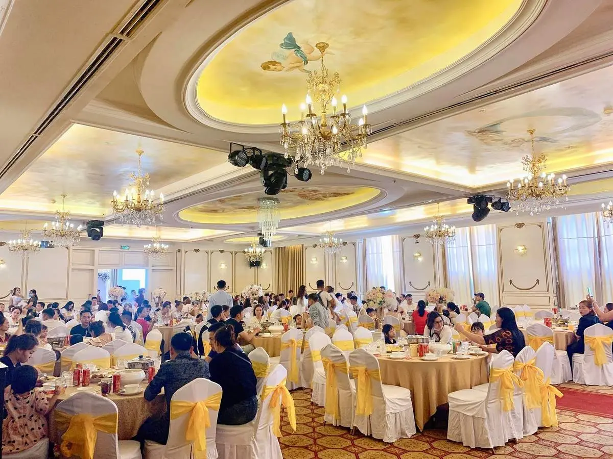 Nh&agrave; h&agrave;ng Đ&egrave;n Lồng Đỏ Nha Trang - Thưởng thức ẩm thực đặc sắc trong kh&ocirc;ng gian ho&agrave;ng gia, sang trọng 10