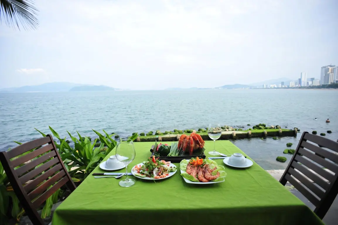 Nha Trang View Restaurant - Nh&agrave; h&agrave;ng được đ&aacute;nh gi&aacute; cao với chứng chỉ phục vụ xuất sắc 2017 7