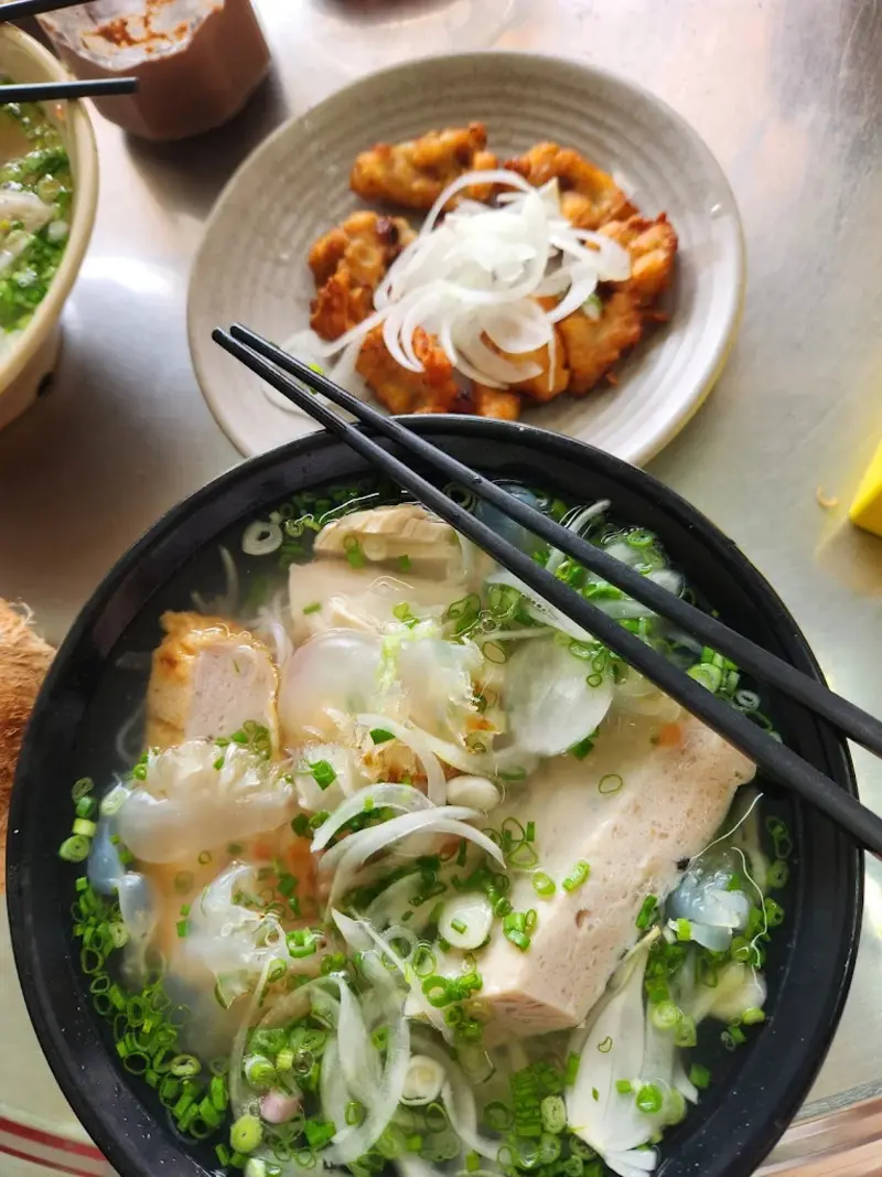 Top 14 qu&aacute;n b&uacute;n c&aacute; Nha Trang ngon nức nở 9