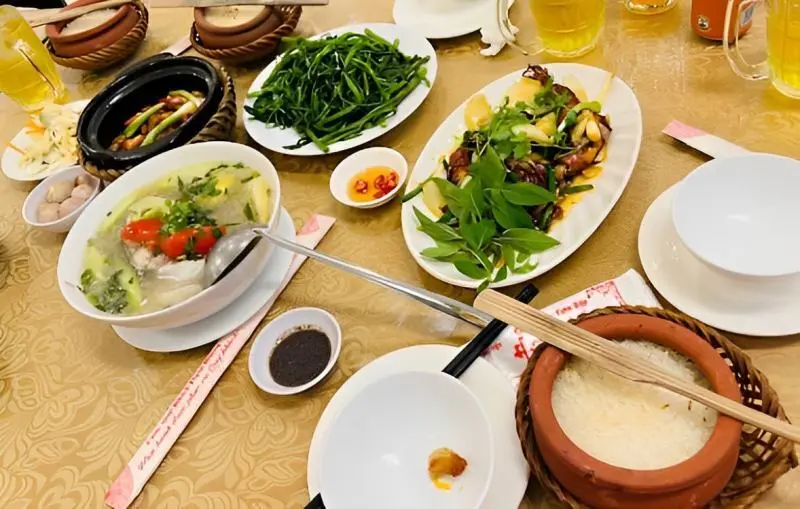 Top 6 qu&aacute;n cơm ni&ecirc;u Nha Trang được giới 's&agrave;nh ăn' đ&aacute;nh gi&aacute; cao 7