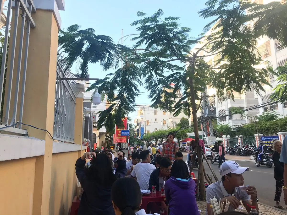 Từ qu&aacute;n nhỏ ven đường đến mặt tiền sang chảnh: Gỏi b&ograve; kh&ocirc;, t&agrave;u hủ đ&aacute; 30 tuổi ở Nha Trang c&oacute; g&igrave; đặc biệt? 4