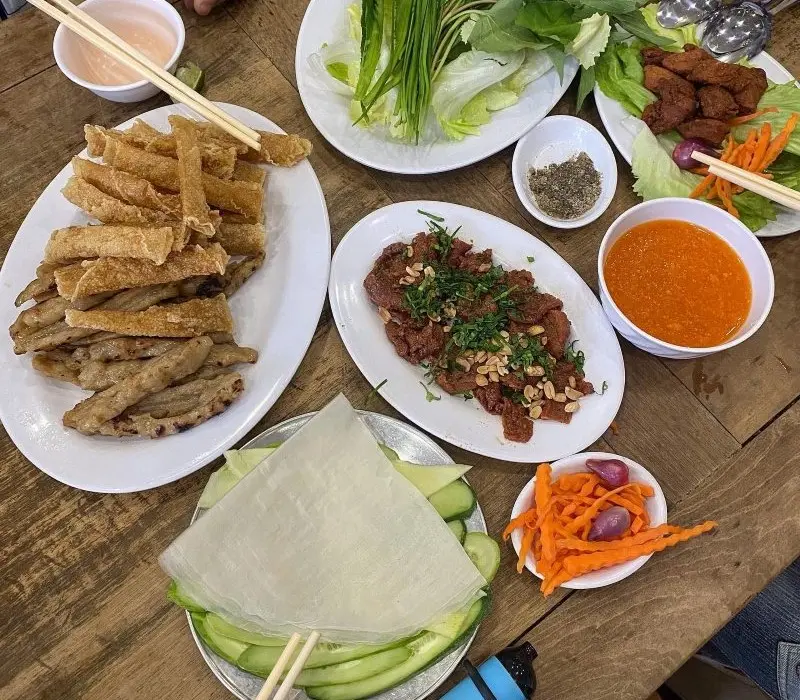 Nem nướng Đặng Văn Quyên: Địa chỉ ẩm thực nức tiếng Nha Trang