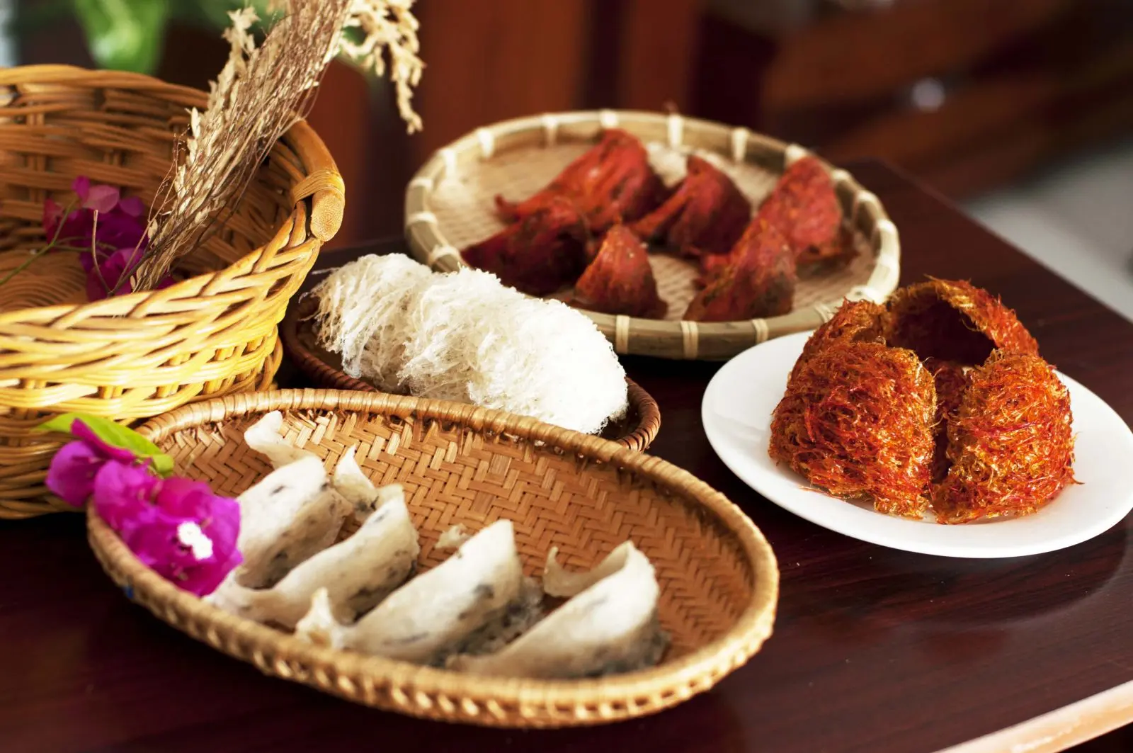 Yến sào - Sản vật quý giá từ những mỏm đá cheo leo ngoài khơi xa