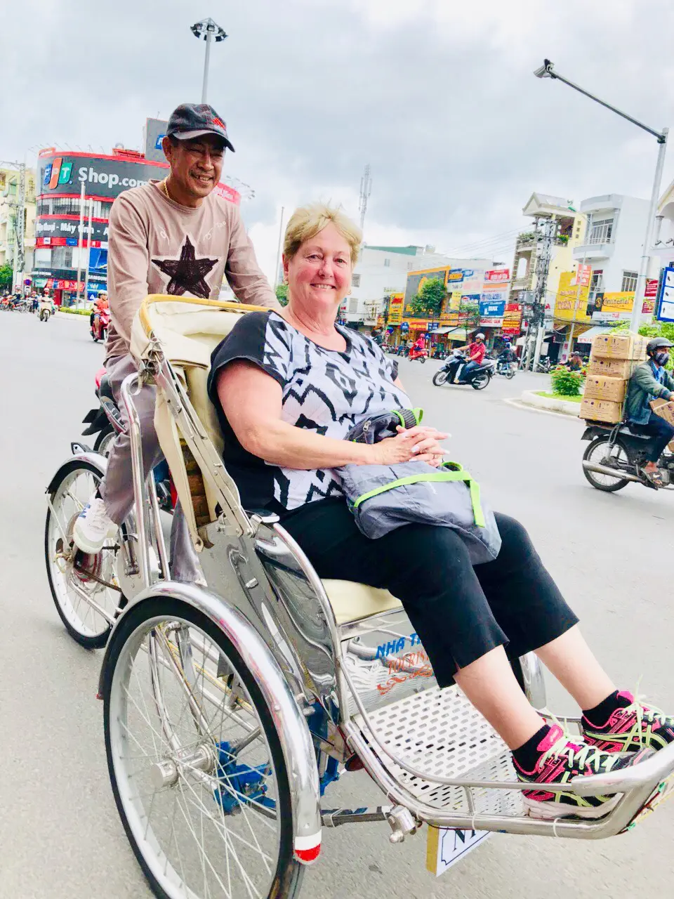 Trải nghiệm cảm giác vi vu những chặng đường di chuyển ở Nha Trang bằng xích lô cực thú vị 5