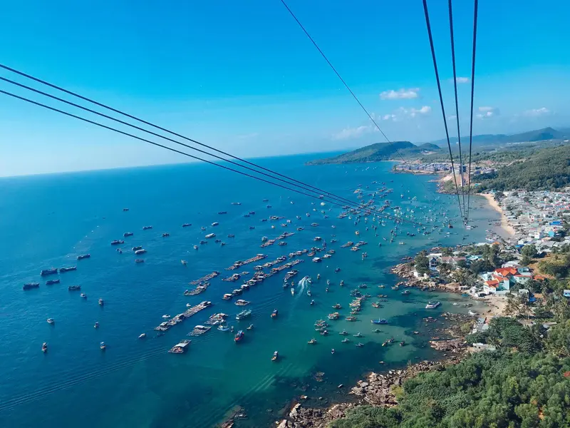 C&aacute;p treo Vinpearl Nha Trang đưa bạn &ldquo;bay&rdquo; giữa đại dương v&agrave; bầu trời 8
