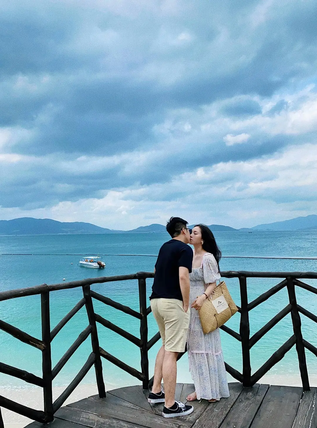 Check-in Nha Trang tựa thi&ecirc;n đường Maldives trong bộ ảnh t&igrave;nh bể b&igrave;nh của cặp đ&ocirc;i 9X 19