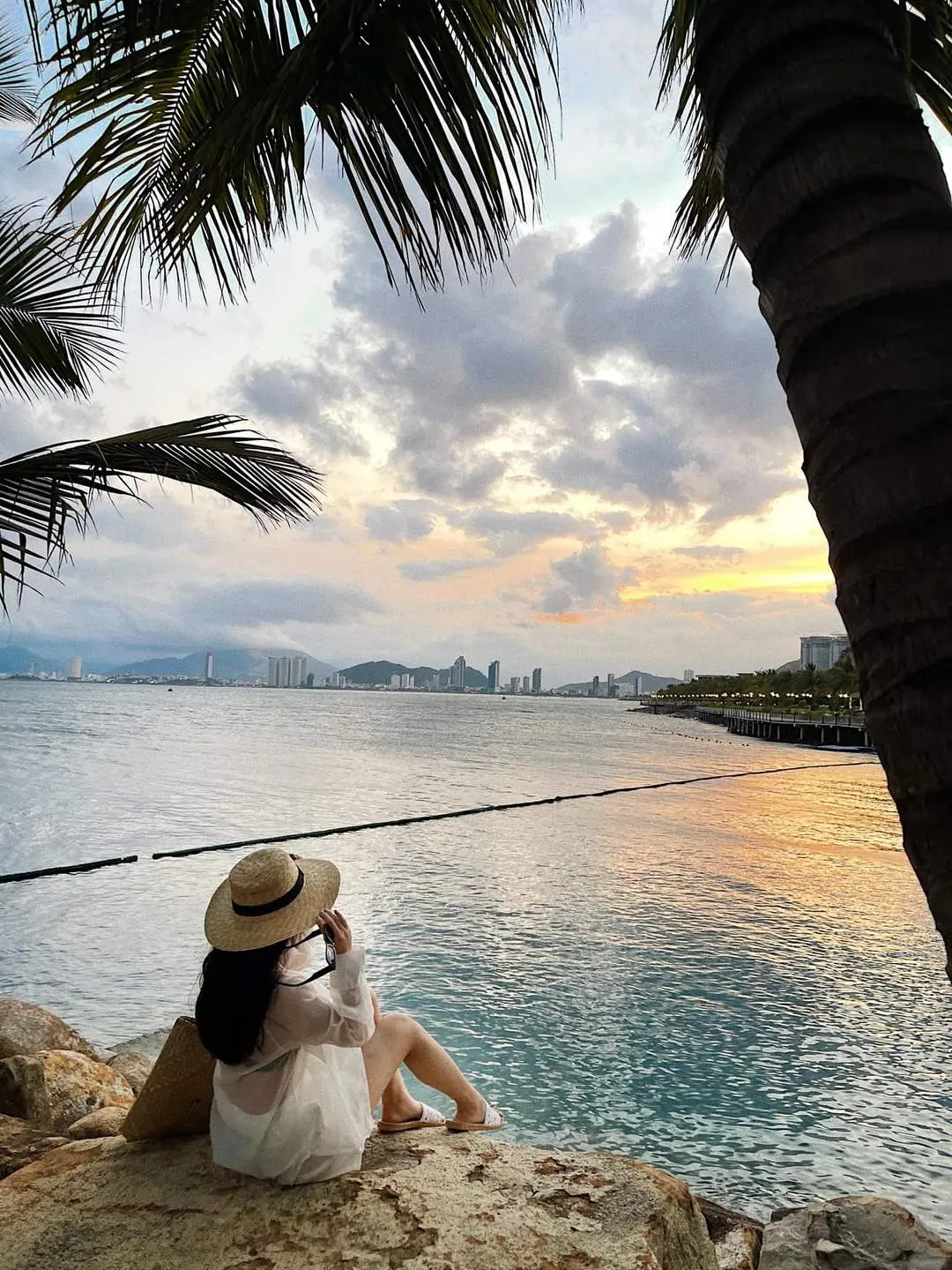 Check-in Nha Trang tựa thi&ecirc;n đường Maldives trong bộ ảnh t&igrave;nh bể b&igrave;nh của cặp đ&ocirc;i 9X 2