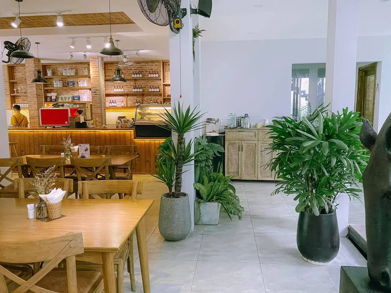 Cùng theo chân blogger Cường Khỉ đến thưởng thức bữa ăn tại The First Bistro Nha Trang 4
