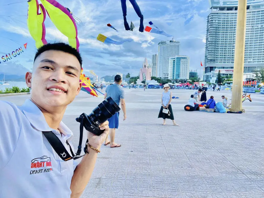 Đến Quảng trường 2 th&aacute;ng 4 quay về tuổi thơ thả diều c&ugrave;ng hội cạ cứng 6