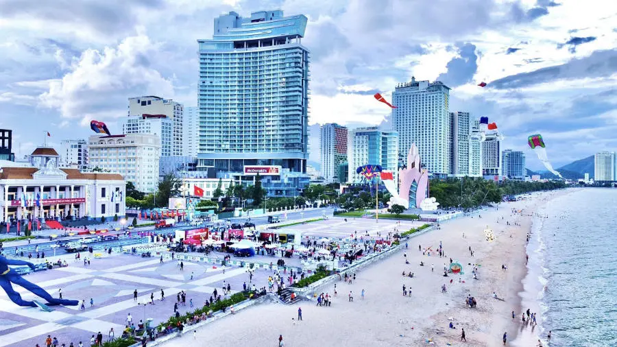 Đến Quảng trường 2 th&aacute;ng 4 quay về tuổi thơ thả diều c&ugrave;ng hội cạ cứng 7