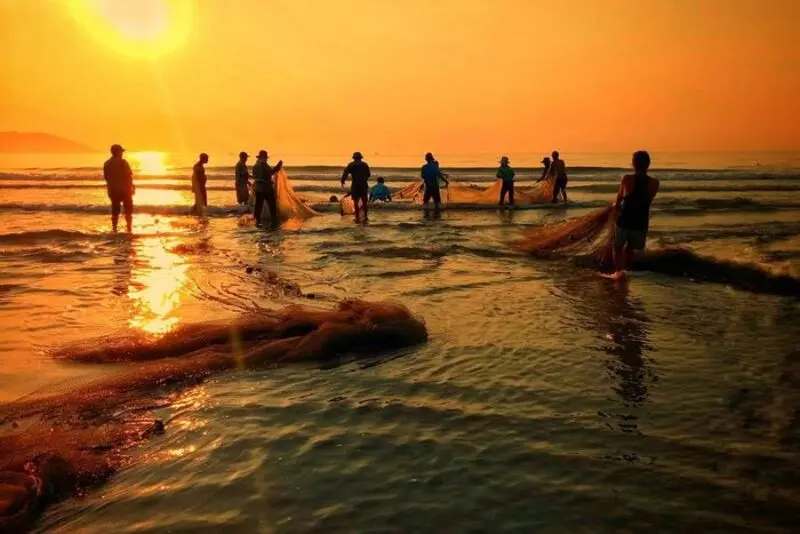 Đến với 6 l&agrave;ng ch&agrave;i Nha Trang, Kh&aacute;nh H&ograve;a b&igrave;nh y&ecirc;n b&ecirc;n phố biển 9