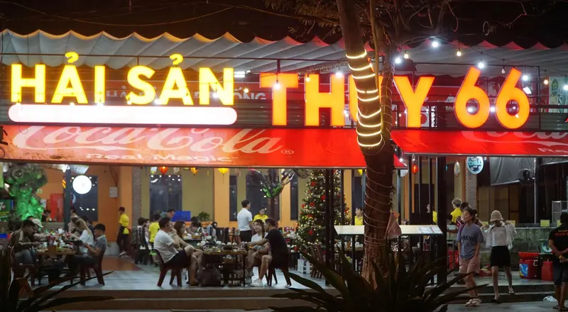 Phố T&acirc;y Nha Trang: Nhịp sống ngoại quốc giữa l&ograve;ng phố biển 6