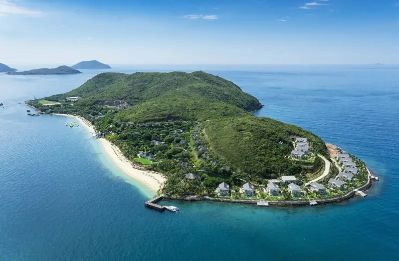 Review H&ograve;n Tằm, thi&ecirc;n đường biển d&agrave;nh cho chuyến nghỉ dưỡng tuyệt vời 2
