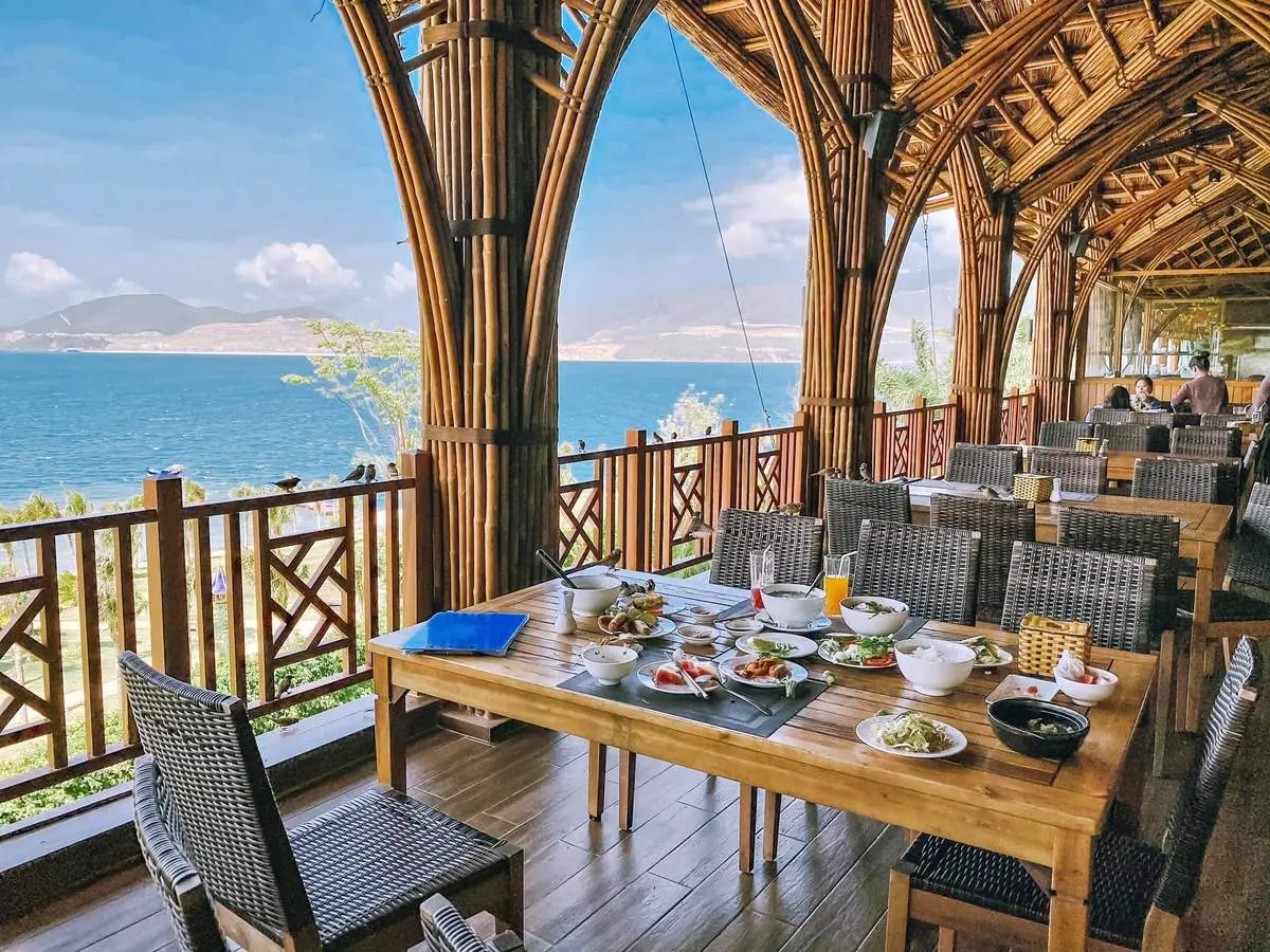 Thanh xu&acirc;n bạn nợ đảo H&ograve;n Tằm một lần đến 7