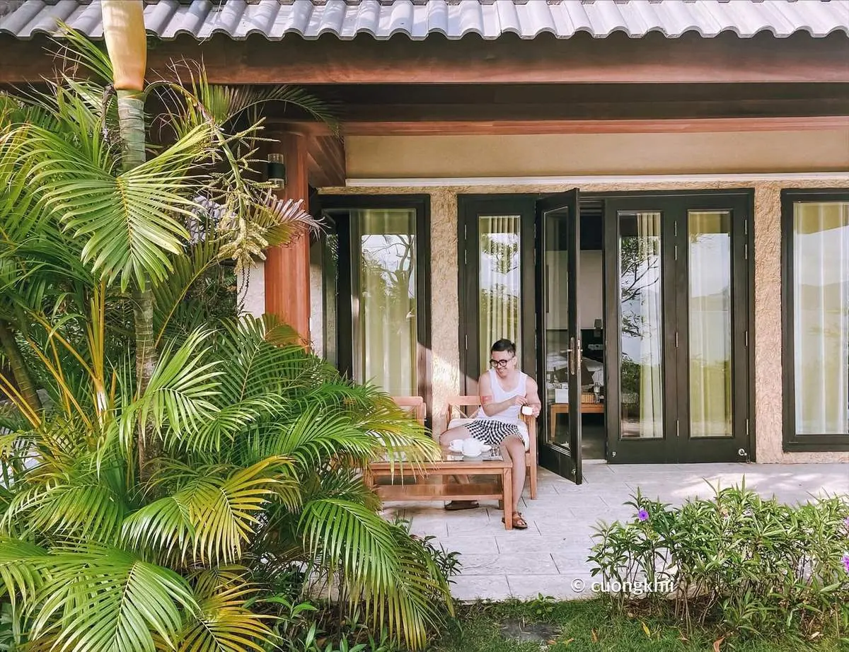 Thanh xu&acirc;n bạn nợ đảo H&ograve;n Tằm một lần đến 6
