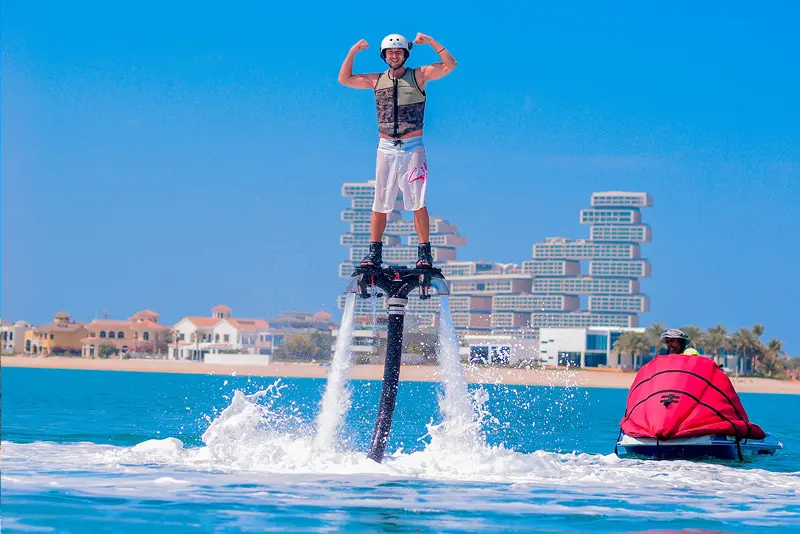 Trải nghiệm Flyboard, tr&ograve; chơi mạo hiểm hot nhất tr&ecirc;n biển Nha Trang 2