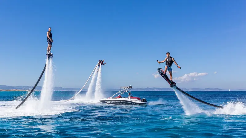 Trải nghiệm Flyboard, tr&ograve; chơi mạo hiểm hot nhất tr&ecirc;n biển Nha Trang 6