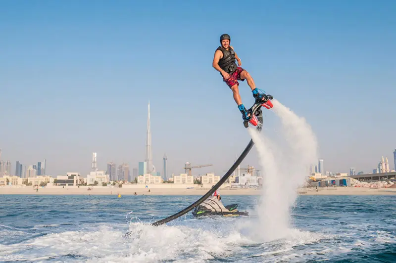 Trải nghiệm Flyboard, tr&ograve; chơi mạo hiểm hot nhất tr&ecirc;n biển Nha Trang 3