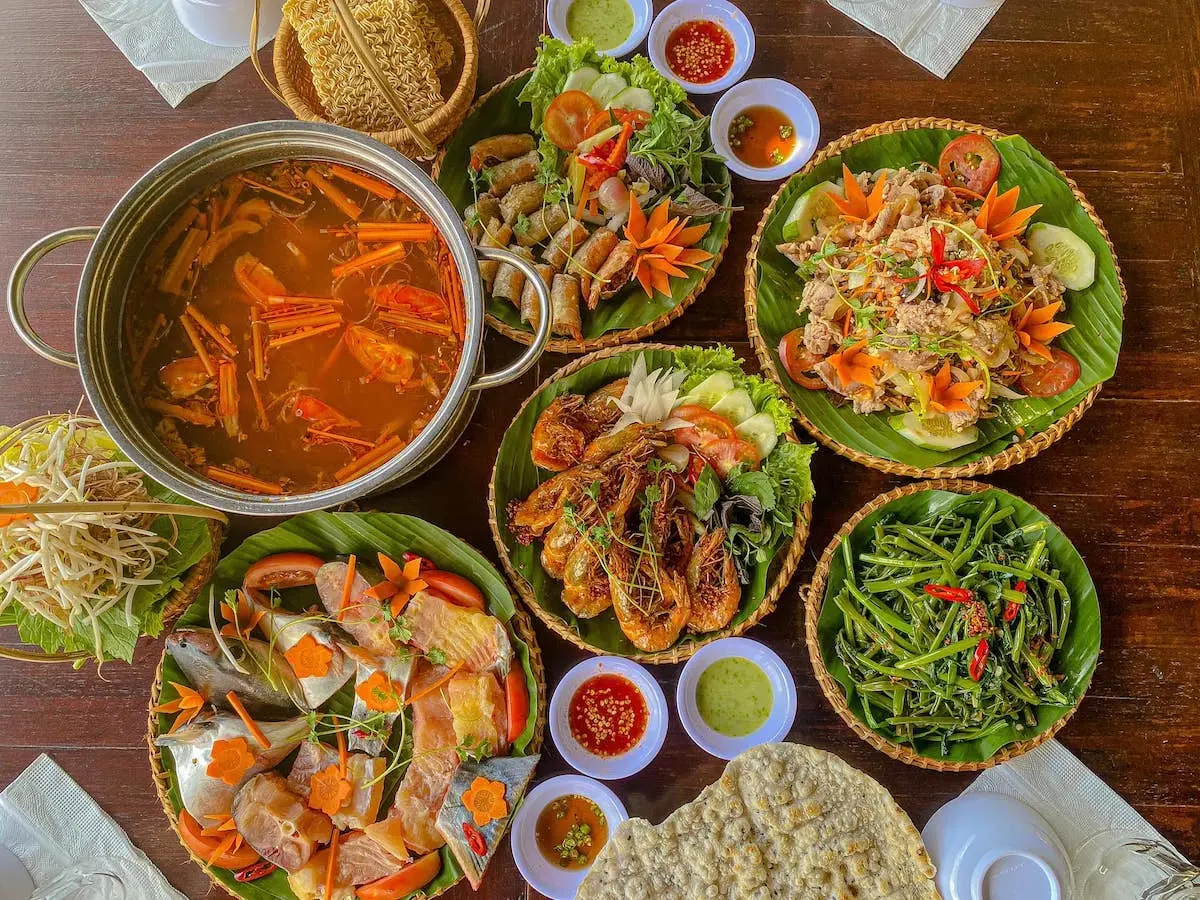 Xuy&ecirc;n kh&ocirc;ng về thời kiếm hiệp tại hồ K&ecirc;nh Hạ Nha Trang c&ugrave;ng anh ch&agrave;ng Jacob Nhat 12