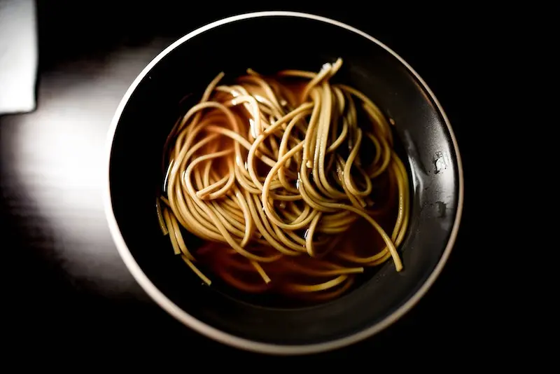 Ăn mì Soba thoả thức khám phá đặc trưng ẩm thực xứ hoa anh đào