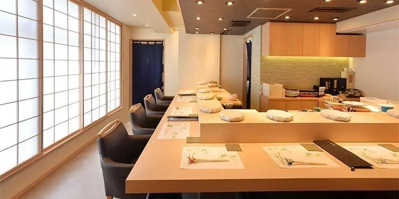 11 điểm b&aacute;n sushi hấp dẫn bạn kh&ocirc;ng n&ecirc;n bỏ qua khi đến Nhật 4