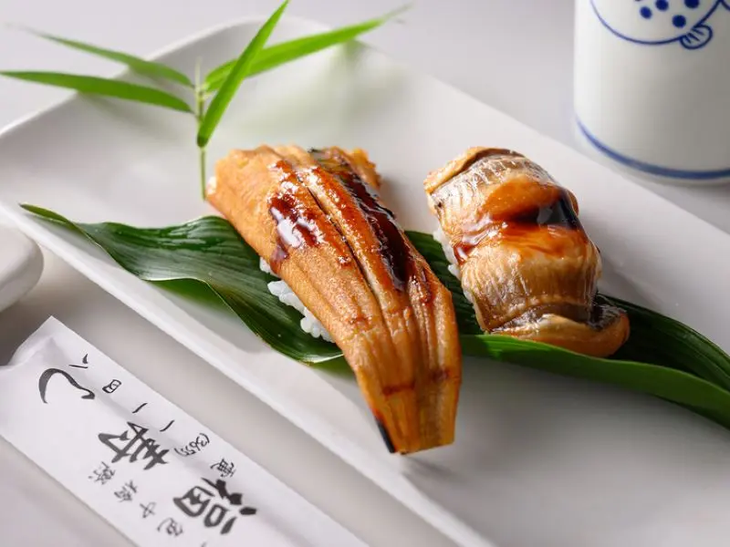 11 điểm b&aacute;n sushi hấp dẫn bạn kh&ocirc;ng n&ecirc;n bỏ qua khi đến Nhật 9