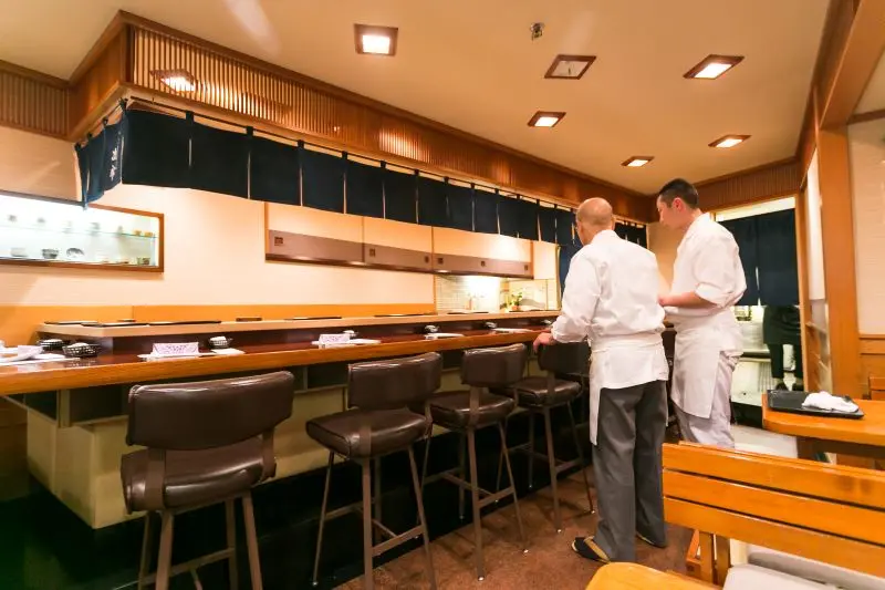 11 điểm b&aacute;n sushi hấp dẫn bạn kh&ocirc;ng n&ecirc;n bỏ qua khi đến Nhật 5