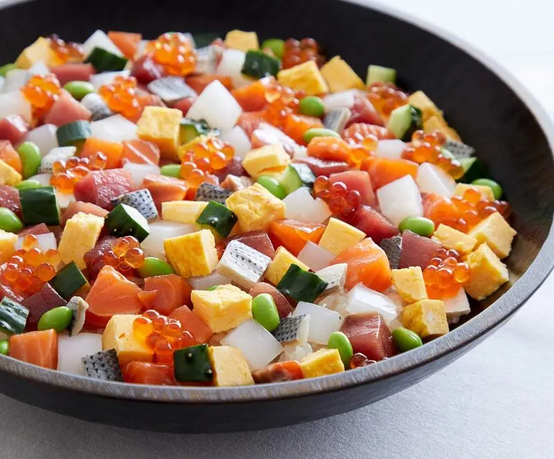 Chirashizushi: M&oacute;n ăn đầy m&agrave;u sắc v&agrave;o m&ugrave;a xu&acirc;n Nhật Bản 3