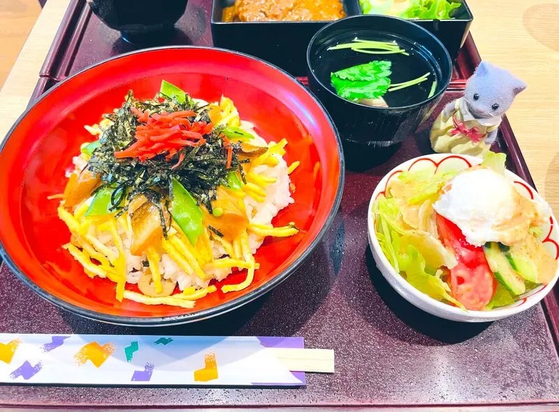 Chirashizushi: M&oacute;n ăn đầy m&agrave;u sắc v&agrave;o m&ugrave;a xu&acirc;n Nhật Bản 8
