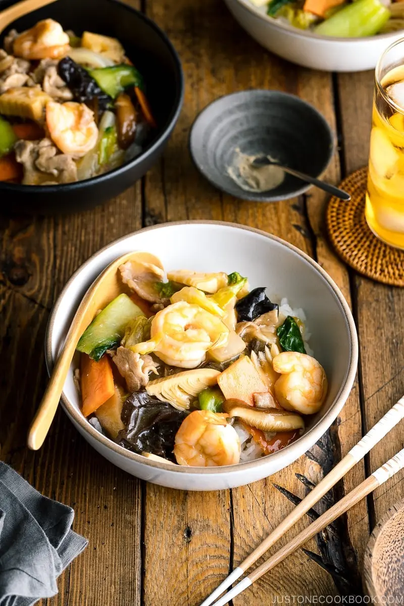 Donburi: B&aacute;t cơm g&oacute;i trọn tinh hoa của ẩm thực xứ Ph&ugrave; Tang 4