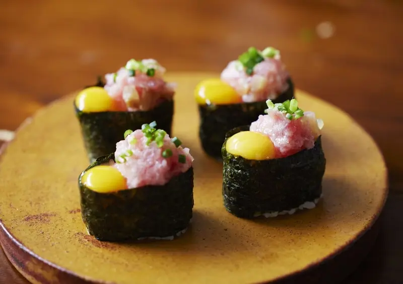 Gunkan: &ldquo;Chiến hạm&rdquo; sushi đ&aacute;nh thức mọi vị gi&aacute;c 4