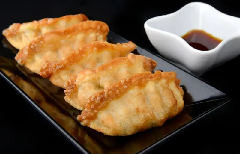 Gyoza: Phi&ecirc;n bản h&aacute; cảo Nhật Bản v&agrave; c&aacute;ch l&agrave;m ngon chuẩn vị 5