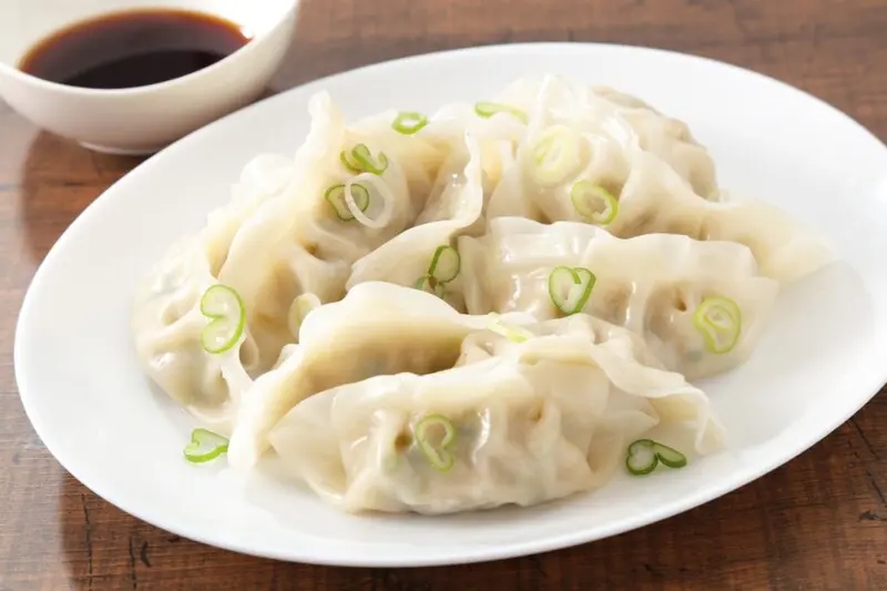 Gyoza: Phi&ecirc;n bản h&aacute; cảo Nhật Bản v&agrave; c&aacute;ch l&agrave;m ngon chuẩn vị 6