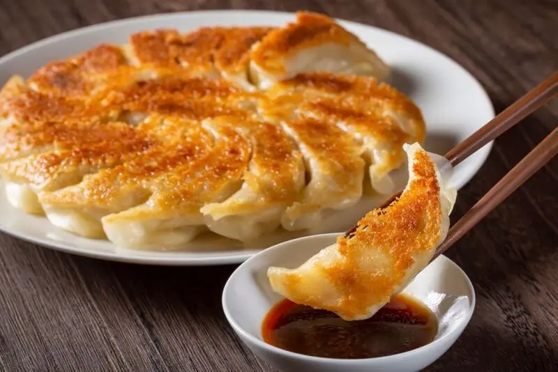Gyoza: Phi&ecirc;n bản h&aacute; cảo Nhật Bản v&agrave; c&aacute;ch l&agrave;m ngon chuẩn vị 13