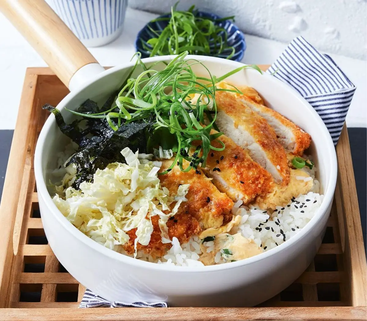 Katsudon: M&oacute;n cơm thịt cốt lết trứng trứ danh của Nhật Bản 7