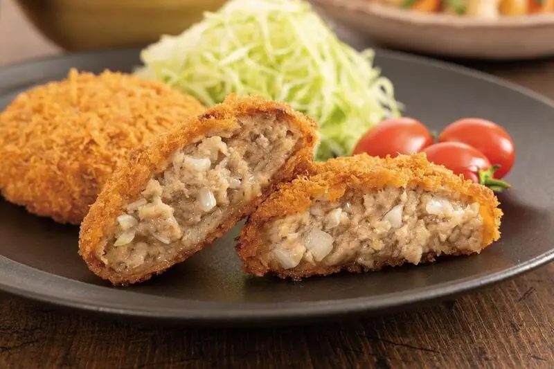 Menchi Katsu: B&aacute;nh thịt chi&ecirc;n gi&ograve;n tan từ Nhật Bản 2