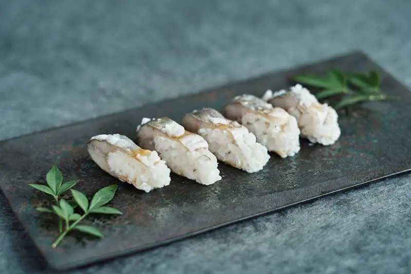 Sushi: Tinh hoa ẩm thực Nhật Bản v&agrave; nghệ thuật thưởng thức 11