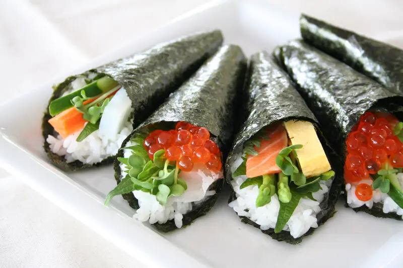 Temaki: M&oacute;n sushi cuộn tay hấp dẫn của Nhật Bản 2