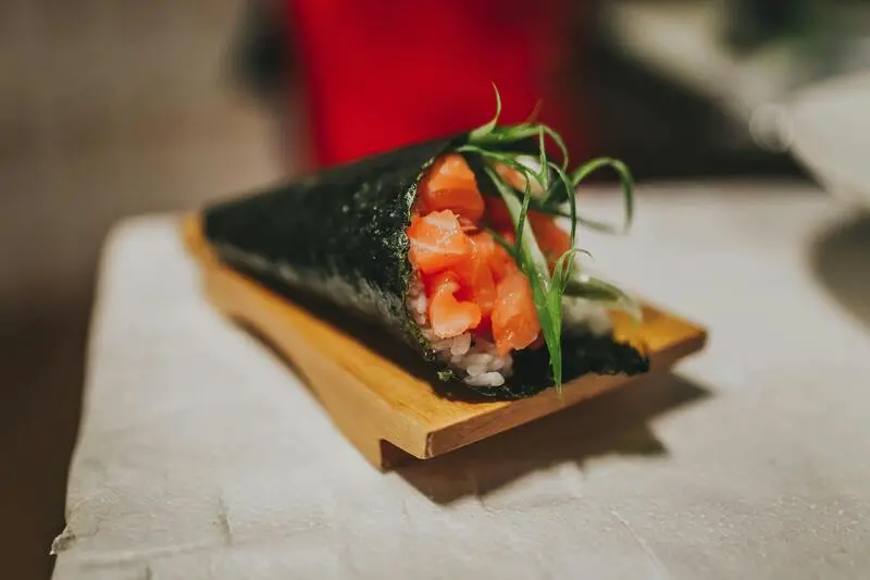 Temaki: M&oacute;n sushi cuộn tay hấp dẫn của Nhật Bản 6