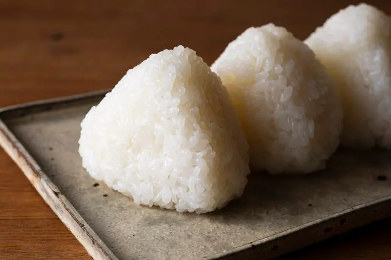 T&igrave;m hiểu m&oacute;n cơm nắm Onigiri quốc d&acirc;n của Nhật Bản 4