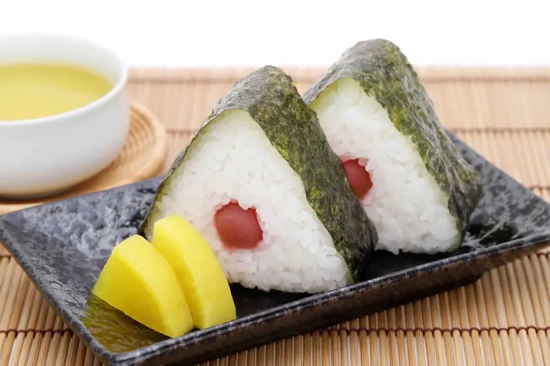 T&igrave;m hiểu m&oacute;n cơm nắm Onigiri quốc d&acirc;n của Nhật Bản 9